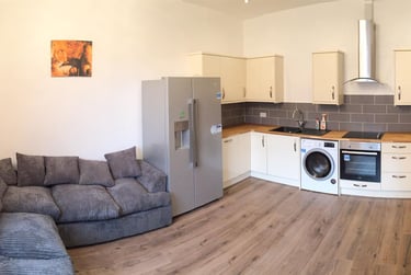 5 bed flat, Derby Road, Radford, Nottingham, NG71LR - Image 3